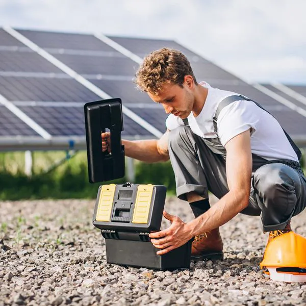 Fotovoltaico plug&play: cos'è, caratteristiche e perché conviene (anche in bolletta!)