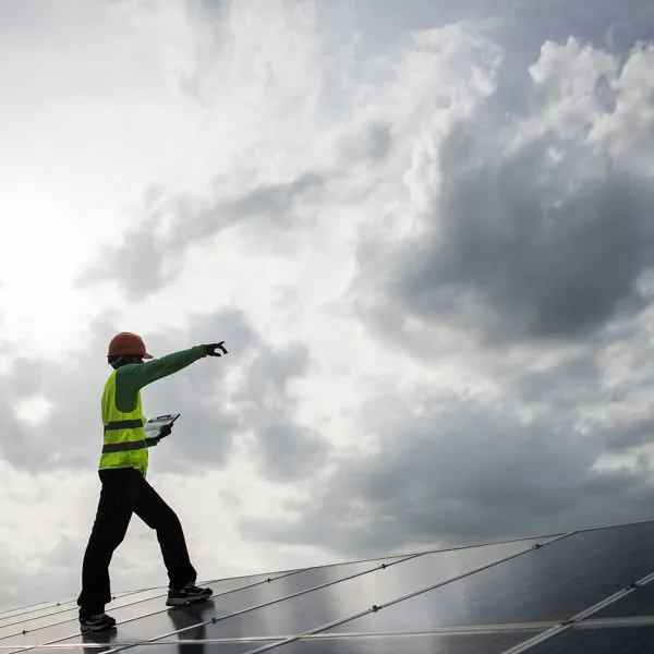 Impianti fotovoltaici, come proteggerli dalla grandine: consigli e soluzioni efficaci