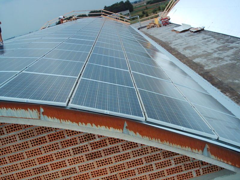 Installazione pannelli fotovoltaici su tetto